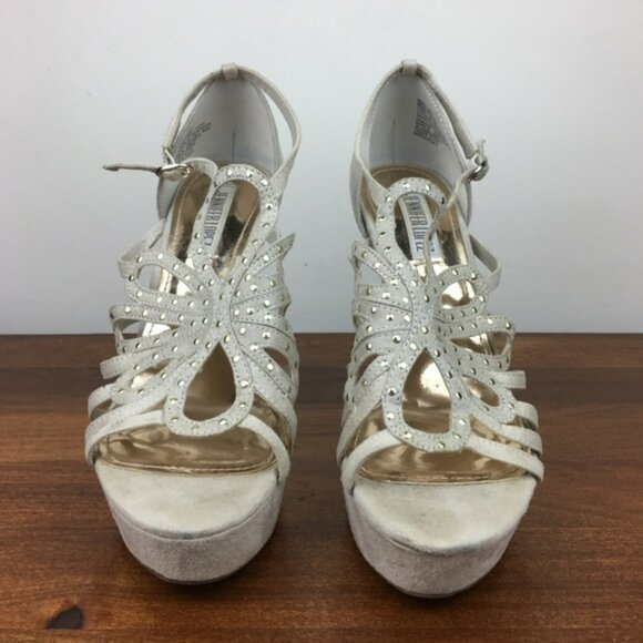 Jennifer Lopez Cream Gold Studded Platform High Heels Suede Women's Size 7M. - Picture 2 of 11